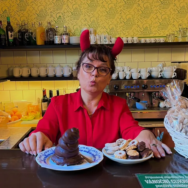 Dnes ve znamení Mikuláše. 
 S úsměvem Vás obslouží naše čertice.